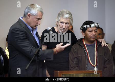 Der legendäre Musiker-Aktivist der Pink Floyd-Band Roger Waters drückte während einer Pressekonferenz seine Unterstützung für Gemeinden aus, die von der Ölverschmutzung durch die Firma Chevron-Texaco betroffen sind, am Dienstag, den 20. Oktober in Quito, Ecuador, 2018. Roger Waters Said drückt seine Unterstützung für das Julian Assange Asyl in der Botschaft von Ecuador in London aus. (Foto von Franklin Jácome/PRESSOUTH/NurPhoto) Stockfoto