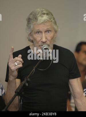 Der legendäre Musiker-Aktivist der Pink Floyd-Band Roger Waters drückte während einer Pressekonferenz seine Unterstützung für Gemeinden aus, die von der Ölverschmutzung durch die Firma Chevron-Texaco betroffen sind, am Dienstag, den 20. Oktober in Quito, Ecuador, 2018. Roger Waters Said drückt seine Unterstützung für das Julian Assange Asyl in der Botschaft von Ecuador in London aus. (Foto von Franklin Jácome/PRESSOUTH/NurPhoto) Stockfoto