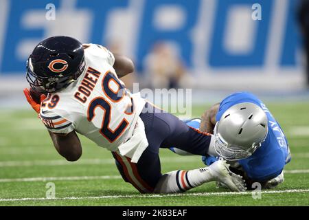 Chicago Bears running back Tarik Cohen (29) wird am Donnerstag, den 22. November 2018, von der Detroit Lions-Außenverteidigung Darius Slay (23) während der ersten Hälfte eines NFL-Fußballspiels in Detroit, Michigan, USA, angegangen. (Foto von Jorge Lemus/NurPhoto) Stockfoto