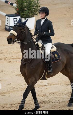 DIE US-Reiterin Jessica Springsteen tritt während der Madrid Horse Week auf der IFEMA in Madrid, Spanien, am 23. November 2018 an. Madrid Horse Week läuft vom 23. Bis 25. November 2018 (Foto von Oscar Gonzalez/NurPhoto) Stockfoto