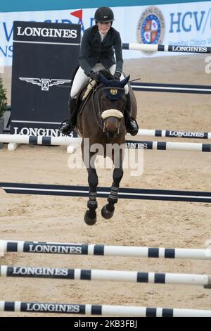 DIE US-Reiterin Jessica Springsteen tritt während der Madrid Horse Week auf der IFEMA in Madrid, Spanien, am 23. November 2018 an. Madrid Horse Week läuft vom 23. Bis 25. November 2018 (Foto von Oscar Gonzalez/NurPhoto) Stockfoto