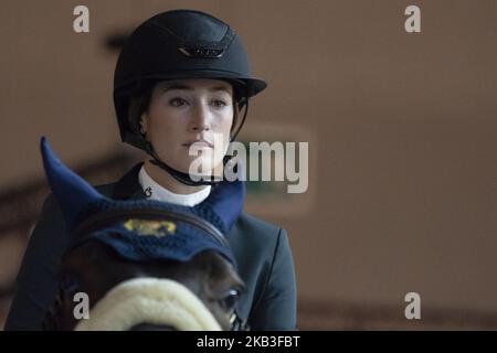 DIE US-Reiterin Jessica Springsteen tritt während der Madrid Horse Week auf der IFEMA in Madrid, Spanien, am 23. November 2018 an. Madrid Horse Week läuft vom 23. Bis 25. November 2018 (Foto von Oscar Gonzalez/NurPhoto) Stockfoto