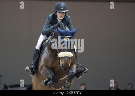 DIE US-Reiterin Jessica Springsteen tritt während der Madrid Horse Week auf der IFEMA in Madrid, Spanien, am 23. November 2018 an. Madrid Horse Week läuft vom 23. Bis 25. November 2018 (Foto von Oscar Gonzalez/NurPhoto) Stockfoto