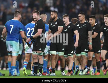 Italien gegen Neuseeland Alle Schwarzen - Rugby Cattolica Testspiel Neuseelands Kapitän Kieran Read begrüßt die italienischen Gegner am 24. November 2018 im Olimpico Stadium in Rom, Italien (Foto: Matteo Ciambelli/NurPhoto) Stockfoto