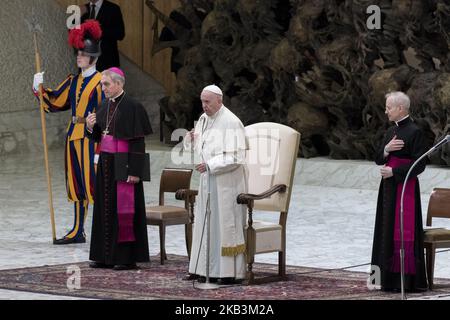 Papst Franziskus spricht während seiner Generalaudienz in der Aula Paul VI. Im Vatikan, am Mittwoch, den 28. November 2018. (Foto von Massimo Valicchia/NurPhoto) Stockfoto