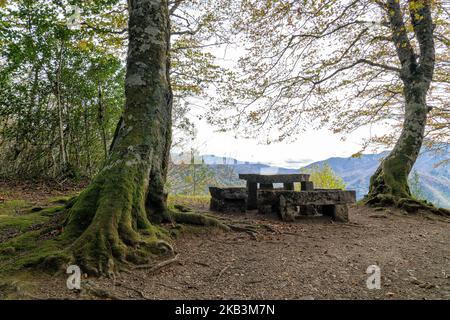 Der Aussichtspunkt Los Porros in Soto de Sajambre im Nationalpark Picos de Europa in Leon, Spanien Stockfoto