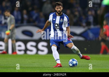 Portos brasilianischer Verteidiger, der sich während der UEFA Champions League, einem Spiel zwischen dem FC Porto und dem FC Schalke 04, im Dragao Stadium in Porto am 28. November 2018 in Porto, Portugal, in Aktion befindet. (Foto von Paulo Oliveira / DPI / NurPhoto) Stockfoto