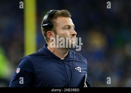 Der Cheftrainer von Los Angeles Rams, Sean McVay, schaut in der ersten Hälfte eines NFL-Fußballspiels gegen die Los Angeles Rams in Detroit, Michigan, USA, am Sonntag, dem 2. Dezember 2018, auf. (Foto von Amy Lemus/NurPhoto) Stockfoto