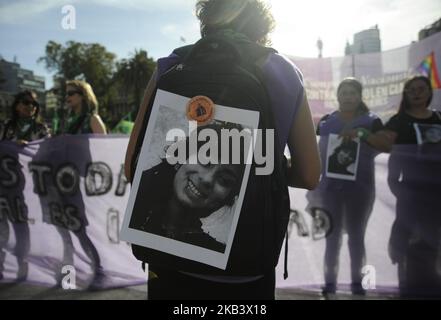 Am 5. Dezember 2018 in Buenos Aires, Argentinien, nehmen Frauen an einem Protest Teil, der die Bewegung „Not One Less“ (Ni Una Menos) fordert, Gerechtigkeit für den Frauenmord von Lucia Perez zu fordern. Am 26. November haben argentinische Richter den Angeklagten für den Mord an Lucia Perez freigesprochen, die am 8. Oktober 2016 in Mar del Plata, Argentinien, starb. (Foto von Gabriel Sotelo/NurPhoto) Stockfoto