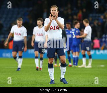 Harry Kane von Tottenham Hotspur begrüßt die Fans nach dem Spiel der englischen Premier League zwischen Leicester City und Tottenham Hotspur am 8. Dezember 2018 im King Power Stadium in Leicester, Großbritannien. (Foto von Action Foto Sport/NurPhoto) Stockfoto