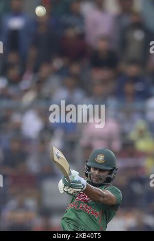 Der bangladeschische Shakib Al Hasan spielt beim zweiten ODI-Spiel zwischen Bangladesch und Westindien am 11. Dezember 2018 in Mirpur, Dhaka, Bangladesch, einen Schuss. (Foto von Ahmed Salahuddin/NurPhoto) Stockfoto