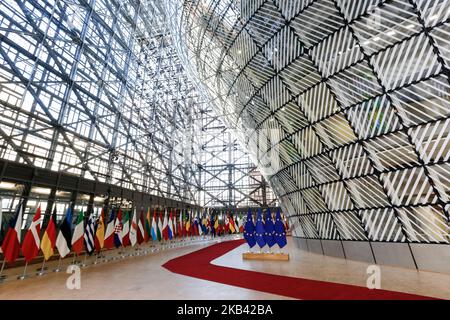 Flaggen der Europäischen Union im Europa-Gebäude während des Europäischen Rates am 13. Dezember 2018 in Brüssel, Belgien. (Foto von Dominika Zarzycka/NurPhoto) Stockfoto