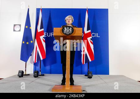 Theresa May, Premierministerin des Vereinigten Königreichs, hält am 14. Dezember 2018 während des Europäischen Rats in Brüssel, Belgien, eine Pressekonferenz. Theresa May führt während des Gipfels vom 13. Und 14.. Dezember schwierige Brexit-Verhandlungen mit den Mitgliedern des Europäischen Rates fort, nachdem die Abstimmung über das Brexit-Abkommen in ihrem eigenen Land verschoben wurde. (Foto von Dominika Zarzycka/NurPhoto) Stockfoto