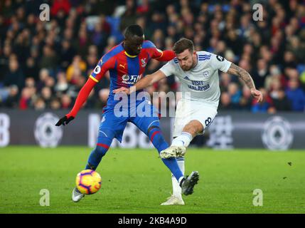 Cheikhou Kouyate von L-R Crystal Palace und Joe Ralls von Cardiff City während der englischen Premier League zwischen Crystal Palace und Cardiff City am 26. Dezember 2018 im Selhurst Park Stadion in London, England. (Foto von Action Foto Sport/NurPhoto) Stockfoto