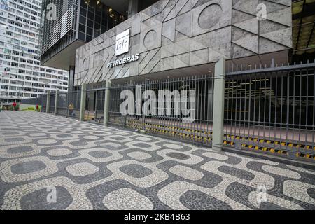 Rio de Janeiro, Brasilien, 28. Dezember 2018 - Blick auf den Hauptsitz von Petrobras im Zentrum von Rio. Petrobras ist das größte brasilianische Unternehmen im Marktwert und wird an der Börse B3 unter dem Ticker PETR3 und PETR4 gehandelt. Ab 2019 wird das Unternehmen einen neuen Präsidenten haben, den Ökonomen Roberto Castello Branco, der von Jair Bolsonaro (Präsident Brasiliens) ernannt und von Paulo Guedes (brasilianischer Finanzminister) angenommen wird. (Foto von Luiz Souza/NurPhoto) Stockfoto