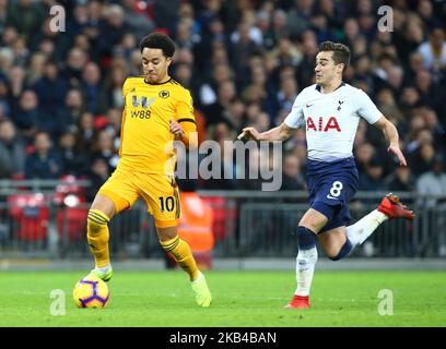 London, England - 29. Dezember 2018 Helder von Wolverhampton Wanderers Costo schlägt Tottenham Hotspur's Harry Winks während der Premier League zwischen Tottenham Hotspur und Wolverhampton Wanderers am 29. Dezember 2018 im Wembley-Stadion in London, England. (Foto von Action Foto Sport/NurPhoto) Stockfoto