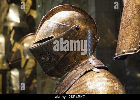 Royal Armour Kollektion im Waffenlager im Tower of London, London, England, Großbritannien Stockfoto