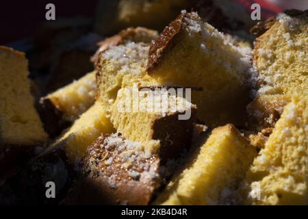 Der Roscon de Reyes zum Wohle der NGO Aldeas Infantiles in Zusammenarbeit mit dem Stadtrat von Madrid feiert ein weiteres Jahr in der überfüllten Puerta del Sol und verkostet einen großartigen Roscón de Reyes (runder Kuchen der drei Weisen). Eine Veranstaltung, die die Bevölkerung für die Bedeutung von Familienmomenten sensibilisiert, damit Kinder glücklich aufwachsen können, am 5. Januar 2019On 5. Januar 2019 in Madrid, Spanien 5. Januar 2019 (Foto von Oscar Gonzalez/NurPhoto) Stockfoto