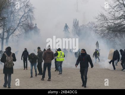 Am 5. Januar 2019 nehmen Menschen an einer regierungsfeindlichen Kundgebung in Nantes, Frankreich, Teil, die an einem landesweiten Tag von Demonstrationen stattfindet. (Foto von Estelle Ruiz/NurPhoto) Stockfoto