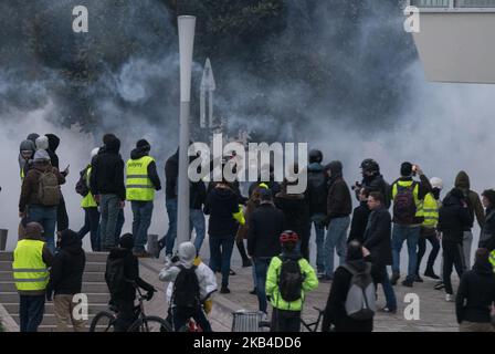 Am 5. Januar 2019 nehmen Menschen an einer regierungsfeindlichen Kundgebung in Nantes, Frankreich, Teil, die an einem landesweiten Tag von Demonstrationen stattfindet. (Foto von Estelle Ruiz/NurPhoto) Stockfoto