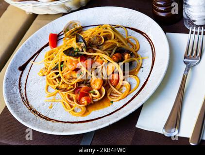 Italienische Spaghetti mit Meeresfrüchten Stockfoto
