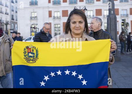 Am 13. Januar 2019 nahmen Menschen an einer von venezolanischen Bürgern gegen Präsident Nicolas Maduro einberufen Demonstration in Madrid Teil. - Maduro, 56, wurde am 10. Januar 2019 für eine zweite Amtszeit vereidigt, nachdem er im Mai eine umstrittene Wahl gewonnen hatte, die von der Opposition boykottiert wurde und einen Betrug durch die Vereinigten Staaten, die Europäische Union und die Organisation amerikanischer Staaten brandmarkte. (Foto von Oscar Gonzalez/NurPhoto) Stockfoto