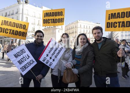 Am 13. Januar 2019 nahmen Menschen an einer von venezolanischen Bürgern gegen Präsident Nicolas Maduro einberufen Demonstration in Madrid Teil. - Maduro, 56, wurde am 10. Januar 2019 für eine zweite Amtszeit vereidigt, nachdem er im Mai eine umstrittene Wahl gewonnen hatte, die von der Opposition boykottiert wurde und einen Betrug durch die Vereinigten Staaten, die Europäische Union und die Organisation amerikanischer Staaten brandmarkte. (Foto von Oscar Gonzalez/NurPhoto) Stockfoto