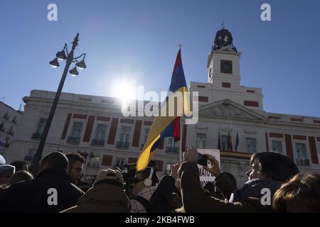 Am 13. Januar 2019 nahmen Menschen an einer von venezolanischen Bürgern gegen Präsident Nicolas Maduro einberufen Demonstration in Madrid Teil. - Maduro, 56, wurde am 10. Januar 2019 für eine zweite Amtszeit vereidigt, nachdem er im Mai eine umstrittene Wahl gewonnen hatte, die von der Opposition boykottiert wurde und einen Betrug durch die Vereinigten Staaten, die Europäische Union und die Organisation amerikanischer Staaten brandmarkte. (Foto von Oscar Gonzalez/NurPhoto) Stockfoto