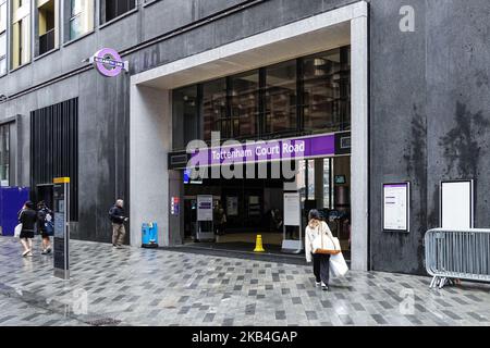 U-Bahn-Station Tottenham Court Road, Eingang Elizabeth Line, London England Großbritannien Stockfoto