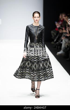 Ein Model läuft auf der Irene Luft Fashion Show während der Mercedes Benz Fashion Week Berlin Herbst/Winter 2019/2020 am 15. Januar 2019 im E-Werk in Berlin. (Foto von Emmanuele Contini/NurPhoto) Stockfoto