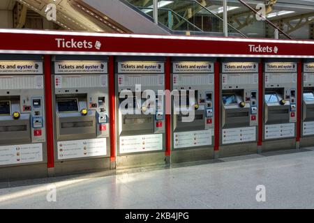 Automaten für Selbstbedienungskarten am Bahnhof Liverpool Street in London, England, Großbritannien und Großbritannien Stockfoto