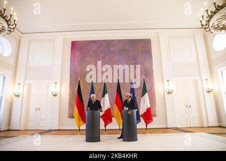 Der deutsche Bundespräsident Frank-Walter Steinmeier (R) und der italienische Staatspräsident Sergio Mattarela (L) sind bei einer Pressekonferenz am 18. Januar 2019 im Schloss Bellevue in Berlin zu sehen. (Foto von Emmanuele Contini/NurPhoto) Stockfoto