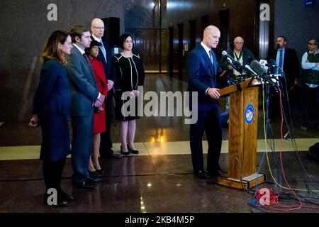 Staatsanwalt Joe McMahon beim ehemaligen Polizeibeamten Jason Van Dyke aus Chicago, der am 18. Januar 2019 in Chicago, Illinois, eine Anhörung zum Strafgerichtshof von Leighton annahm. Van Dyke wurde wegen Mordes an Laquan McDonald zu 81 Monaten Gefängnis verurteilt. Die Sammlung umfasst den Sonderermittler Joseph McMahon, Van Dykes Anwalt Daniel Herbert, den Community-Aktivisten will Calloway, Rev. Marvin Hunter und Tiffany Van Dyke. (Foto von Patrick Gorski/NurPhoto) Stockfoto