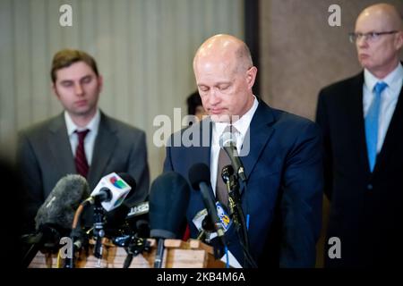 Staatsanwalt Joe McMahon beim ehemaligen Polizeibeamten Jason Van Dyke aus Chicago, der am 18. Januar 2019 in Chicago, Illinois, eine Anhörung zum Strafgerichtshof von Leighton annahm. Van Dyke wurde wegen Mordes an Laquan McDonald zu 81 Monaten Gefängnis verurteilt. Die Sammlung umfasst den Sonderermittler Joseph McMahon, Van Dykes Anwalt Daniel Herbert, den Community-Aktivisten will Calloway, Rev. Marvin Hunter und Tiffany Van Dyke. (Foto von Patrick Gorski/NurPhoto) Stockfoto