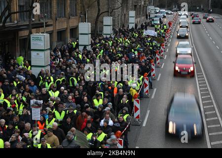 Demonstranten protestieren am 19. Januar 2019 in Stuttgart gegen das Fahrverbot für Dieselfahrzeuge. (Foto von ab/NurPhoto) Stockfoto