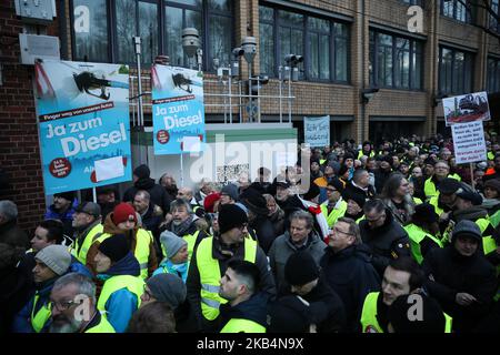 Demonstranten protestieren am 19. Januar 2019 in Stuttgart gegen das Fahrverbot für Dieselfahrzeuge. (Foto von ab/NurPhoto) Stockfoto