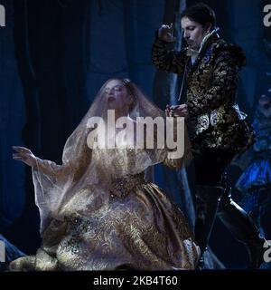 Schauspieler während der Aufführung der Oper DER SCHLAF EINER SOMMERNACHT (el sueno de una noche de verano) im Teatro de la Zarzuela in Madrid. 23. Januar 2019 (Foto von Oscar Gonzalez/NurPhoto) Stockfoto