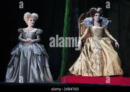 Schauspieler während der Aufführung der Oper DER SCHLAF EINER SOMMERNACHT (el sueno de una noche de verano) im Teatro de la Zarzuela in Madrid. 23. Januar 2019 (Foto von Oscar Gonzalez/NurPhoto) Stockfoto