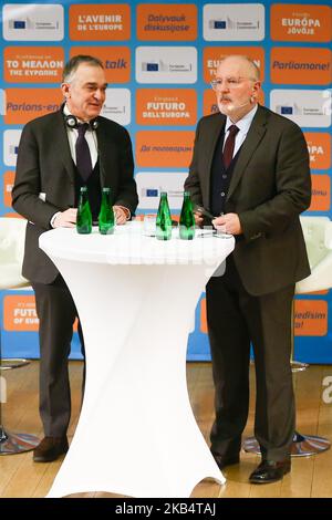 Frans Timmersmans und Enrico Rossi nehmen am 23. Januar 2019 an der Debatte über den Bürgerdialog im Auditorium Maximum der Jagiellonen-Universität in Krakau, Polen, Teil. (Foto von Beata Zawrzel/NurPhoto) Stockfoto