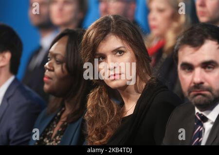 Die dem Premierminister, Marlene Schiappa (R), und dem französischen Parlamentsabgeordneten der Partei La Republique en Marche (LREM), Laetitia Avia (L), beigeordnete französische Juniorministerin, nehmen am 24. Januar in Paris an einer Konférence der Partei La Republique en Marche (LREM) Teil. 2019. (Foto von Michel Stoupak/NurPhoto) Stockfoto