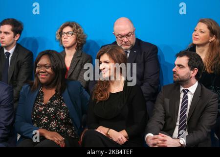 Französische Parlamentsabgeordnete der Partei La Republique en Marche (LREM), Laetitia Avia (2 L), Marie Guevenoux (3 L), dem Premierminister Marlene Schiappa (4 L) beigeordnete französische Juniorministerin und dem ehemaligen Landwirtschaftsminister Stephane Travert (5 L) ) Nehmen Sie am 24. Januar 2019 an einem LREM-Konférence in Paris Teil. (Foto von Michel Stoupak/NurPhoto) Stockfoto