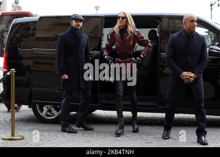 Sängerin Celine Dion wird am 24. Januar 2019 in Paris, Frankreich, aus dem GIVENCHY-Bürogebäude in der Avenue George V gesehen. (Foto von Mehdi Taamallah/NurPhoto) Stockfoto