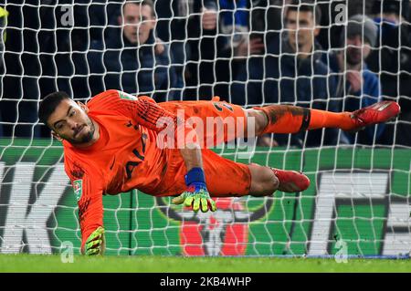 Tottenham-Torwart Paulo Gazzaniga wird am Donnerstag, dem 24.. Januar 2019, beim Carabao Cup-Spiel zwischen Chelsea und Tottenham Hotspur in der Stamford Bridge, London, geschlagen. (Foto von Mark Fletcher/NurPhoto) Stockfoto