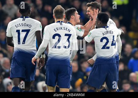 Fernando Llorente feiert sein Tor mit Tottenham Mittelfeldspieler Harry Winks während des Carabao Cup-Spiels zwischen Chelsea und Tottenham Hotspur in Stamford Bridge, London, am Donnerstag, 24.. Januar 2019. (Foto von Mark Fletcher/NurPhoto) Stockfoto