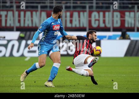 Hakan Calhanoglu #10 des AC Milan in Aktion während der Serie Ein Spiel zwischen AC Milan und SSC Napoli im Stadio Giuseppe Meazza am 26. Januar 2018 in Mailand, Italien. (Foto von Giuseppe Cottini/NurPhoto) Stockfoto