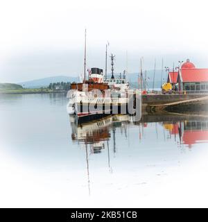 Paddeln Sie die Dampfschifferin Waverley auf einem ihrer seltenen Besuche in Oban Argyll, Schottland Stockfoto
