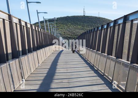 Die östliche Fußgängerbrücke zur Grenzeinfahrt von San Ysidro nach Tijuana, Mesico, von San Diego, CA, USA. San Diego, Kalifornien, USA. Kredit: John Fredricks- 27.01.2019 (Foto von John Fredricks/NurPhoto) Stockfoto