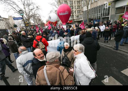 Rentner marschieren während einer Kundgebung am 31. Januar 2019 in Paris, als Teil eines landesweiten Tages von Demonstrationen gegen Kürzungen ihrer Renten aufgrund von Regierungsreformen. (Foto von Michel Stoupak/NurPhoto) Stockfoto