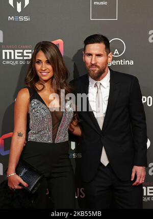 Antonella Roccuzzo und Lionel Messi nehmen an der Präsentation der Cirque du Soleil-Show im Camp Nou Teil, die von Leo Messi, Messi10 von Cirque du Soleil, inspiriert wurde und am 10. Oktober 2019 in Barcelona, Spanien, uraufgeführt wird. Am 31. Januar 2019. (Foto von Urbanandsport/NurPhoto) Stockfoto