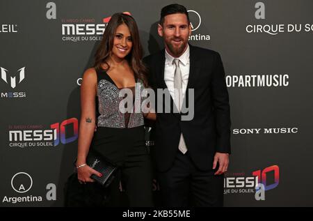 Antonella Roccuzzo und Lionel Messi nehmen an der Präsentation der Cirque du Soleil-Show im Camp Nou Teil, die von Leo Messi, Messi10 von Cirque du Soleil, inspiriert wurde und am 10. Oktober 2019 in Barcelona, Spanien, uraufgeführt wird. Am 31. Januar 2019. (Foto von Urbanandsport/NurPhoto) Stockfoto